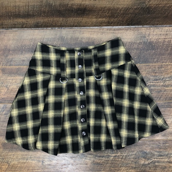 Hot Topic Dresses & Skirts - Hot topic yellow plaid pleated mini skirt